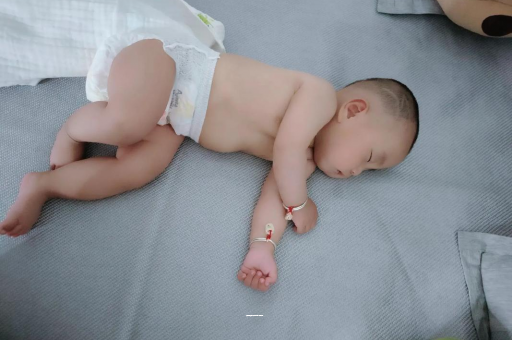 衡阳宝宝拉屎有黑色颗粒